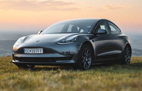 Tesla Model 3 Dealer